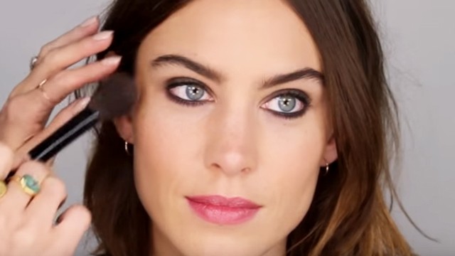 Mezquita Compositor Higgins WATCH: The Perfect Last-Minute Night Out Makeup Look with Alexa Chung