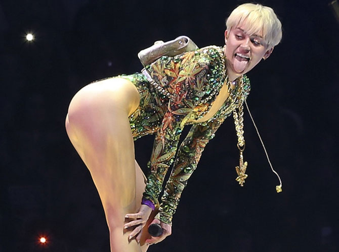 Miley Cyrus Stuffs A Fans Thong Inside Her Mouth And We Dont Kno