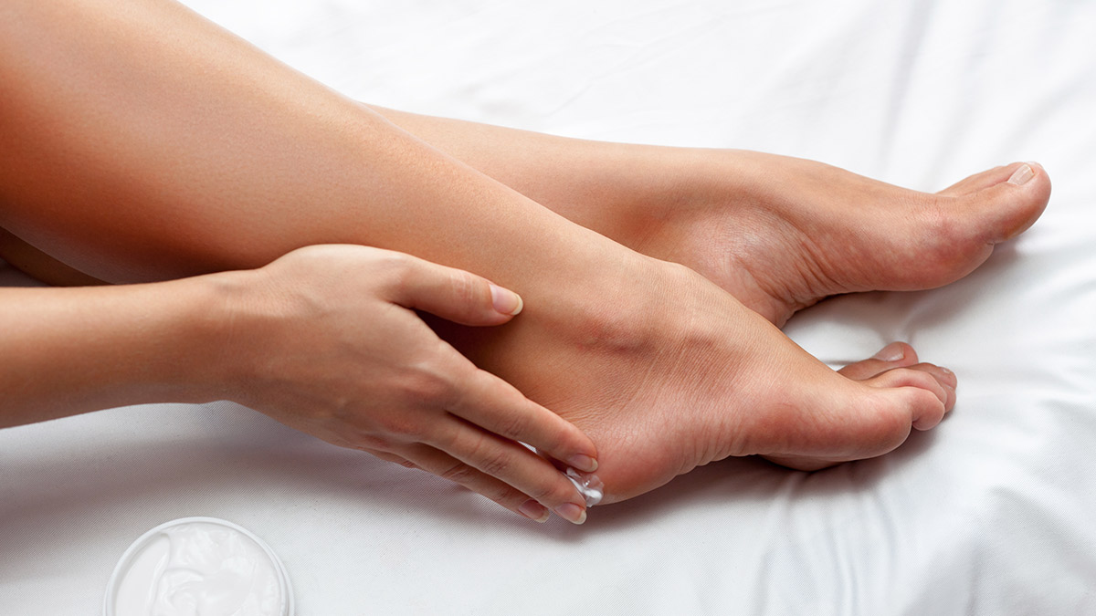 http://images.summitmedia-digital.com/cosmo/images/2019/06/14/how-to-moisturize-feet-1560481401.jpg