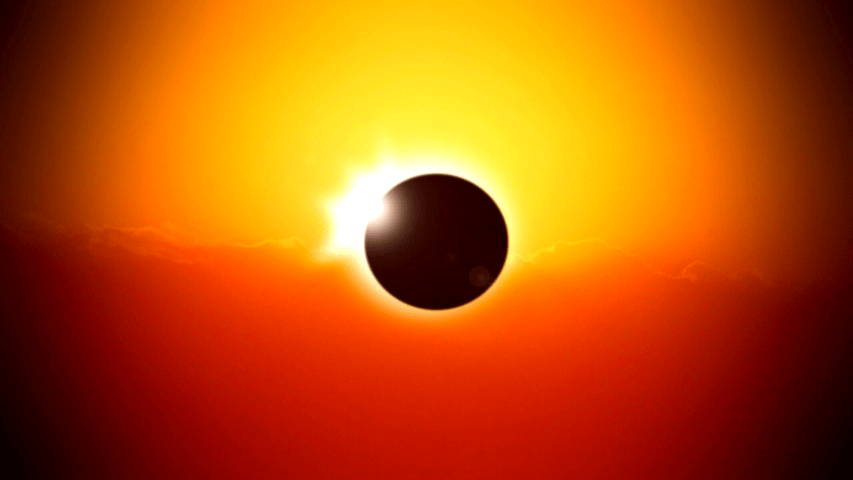 netizens-share-solar-eclipse-photos-with-sol-and-luna-quotes