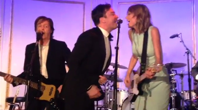 Taylor Swift Rocks With Paul McCartney Is Officially The Luckiest 25 Year Old Like Ever