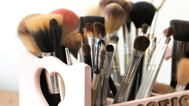 makeup brushes in store