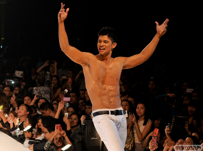 Cosmo Bachelor Bash 2013 Rayver Cruz 4362