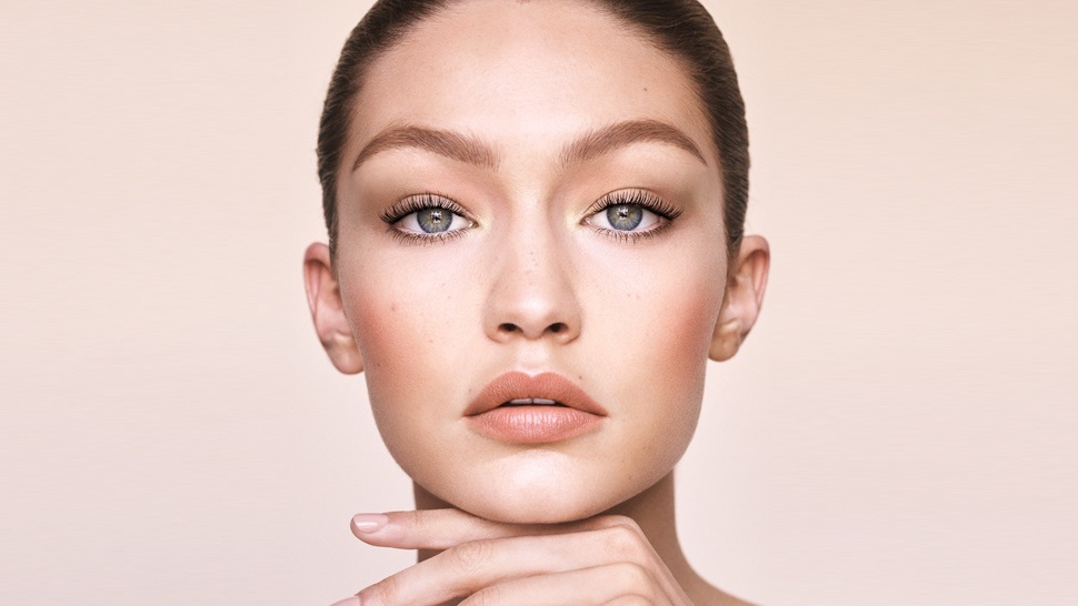 This Is Why Gigi Hadid&#39;s Nude Lipstick Always Looks Perfect