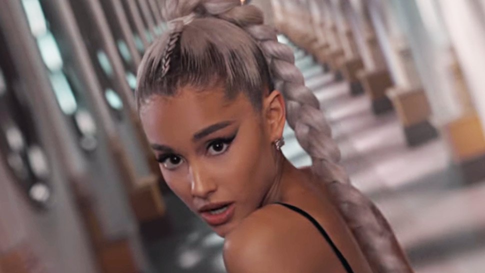 kobber omgive vi This Beauty Hack Will Help You Achieve Ariana Grande's Signature Cat Eye