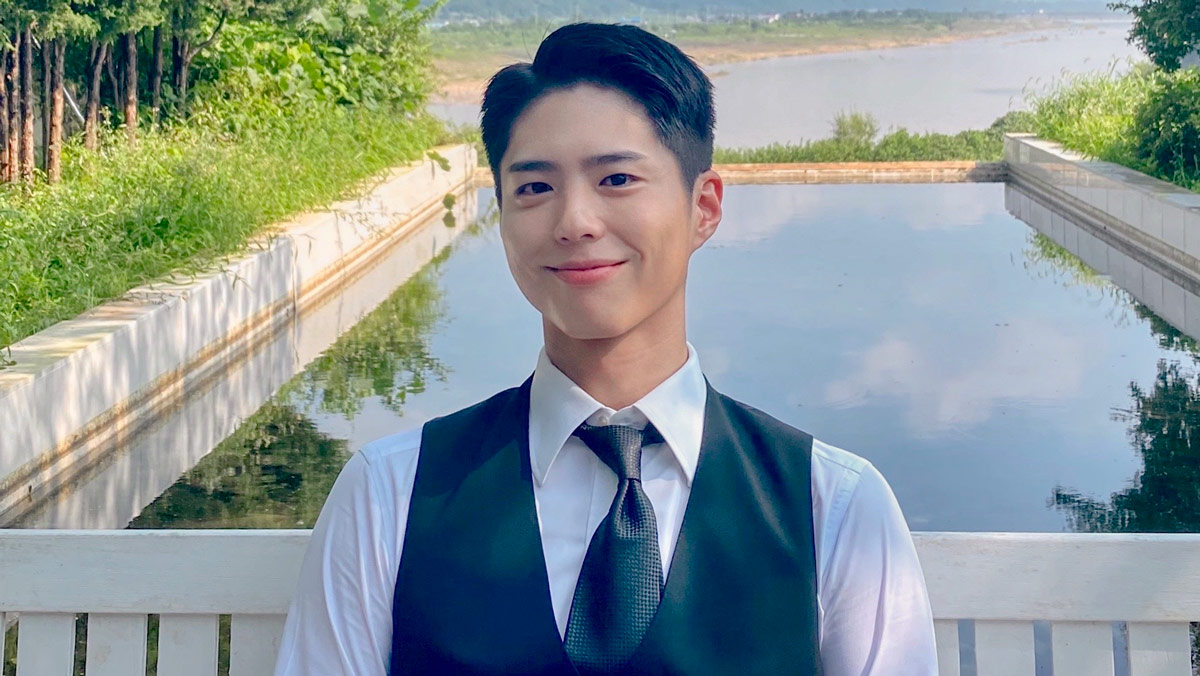 Park Bo Gum gets barber license while serving in military