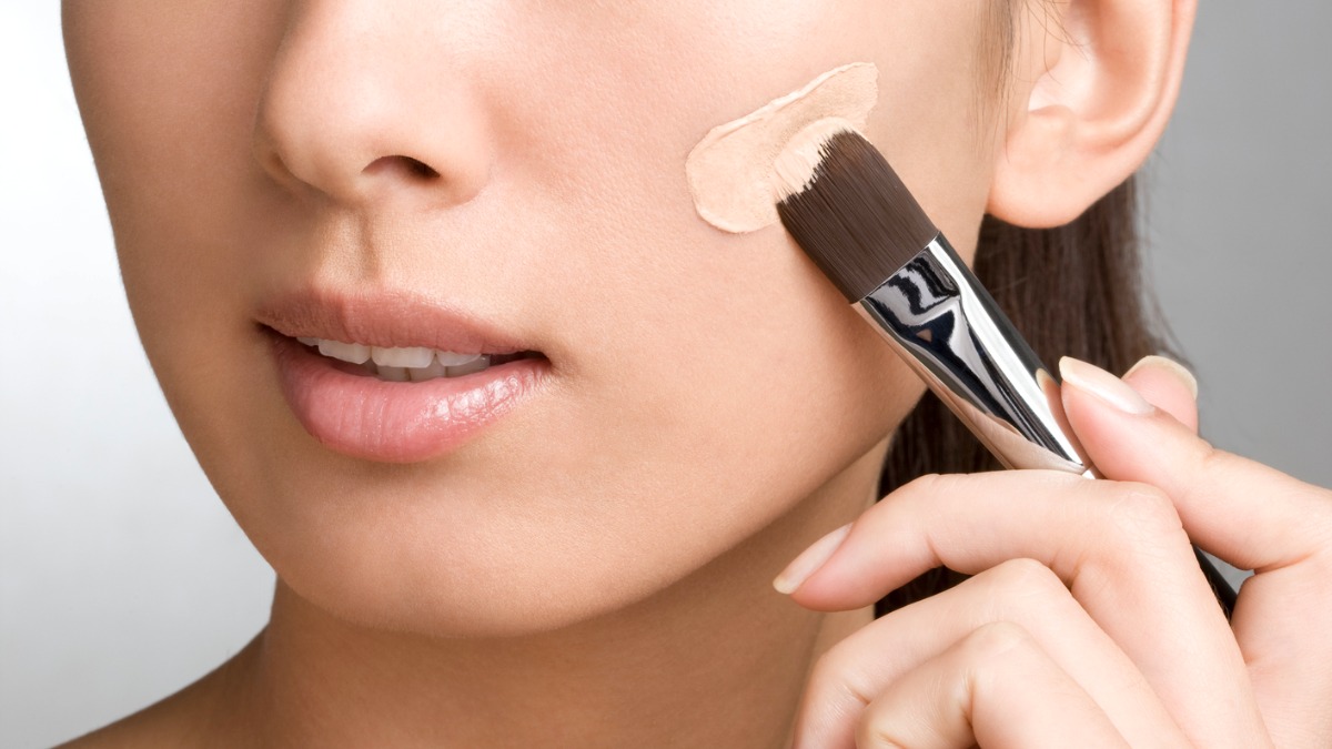 5 Different Ways To Apply Foundation To Get The Finish That You Like