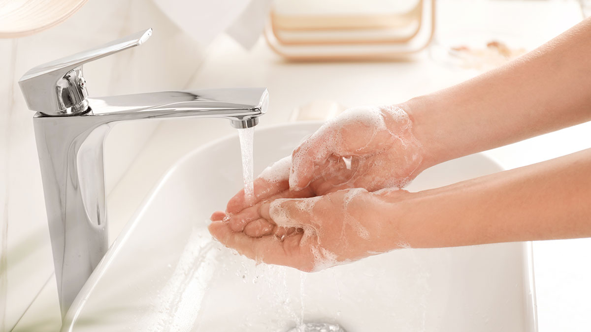 this-is-how-you-properly-wash-your-hands-without-drying-them-out