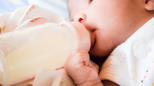 Tiny molecules in breast milk may prevent infants from developing
