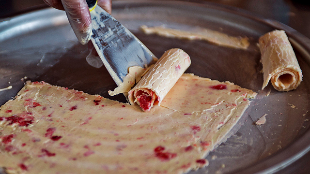 thai rolled ice cream