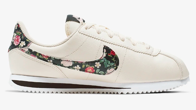 Prever espectro Barrio bajo Check Out the Nike Cortez Vintage Floral Sneakers