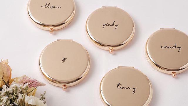 Las Arca's Personalized Compact Mirrors Would Make Great Gifts