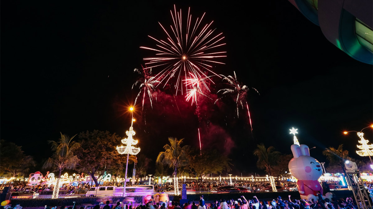 Mall of Asia Holiday Fireworks Extended Until January 2024