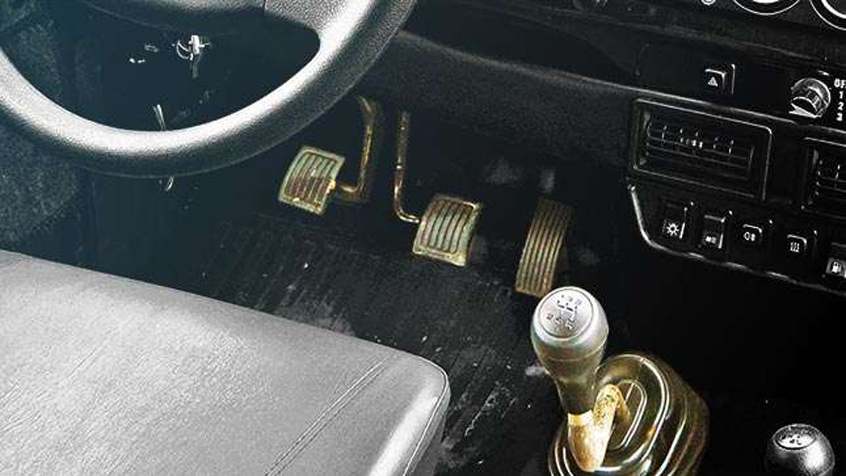 How to drive an MT car home without using a broken third pedal