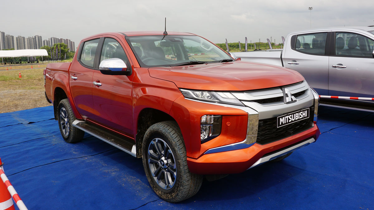 2019 Mitsubishi Strada Pictures Specs