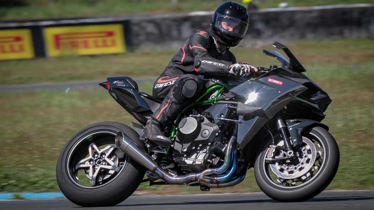 2018 Kawasaki Ninja H2R: Review, Price, Photos, Features, Specs