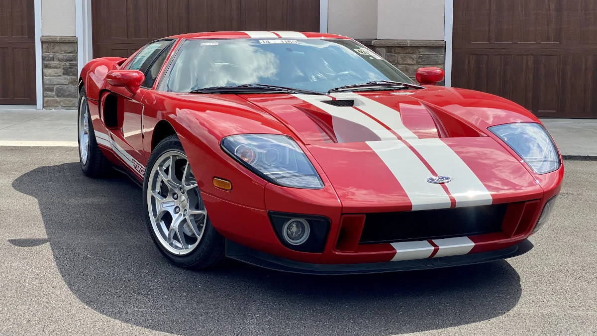 bluse fingeraftryk Bløde fødder This 2005 Ford GT with 400km on its odometer is up for auction