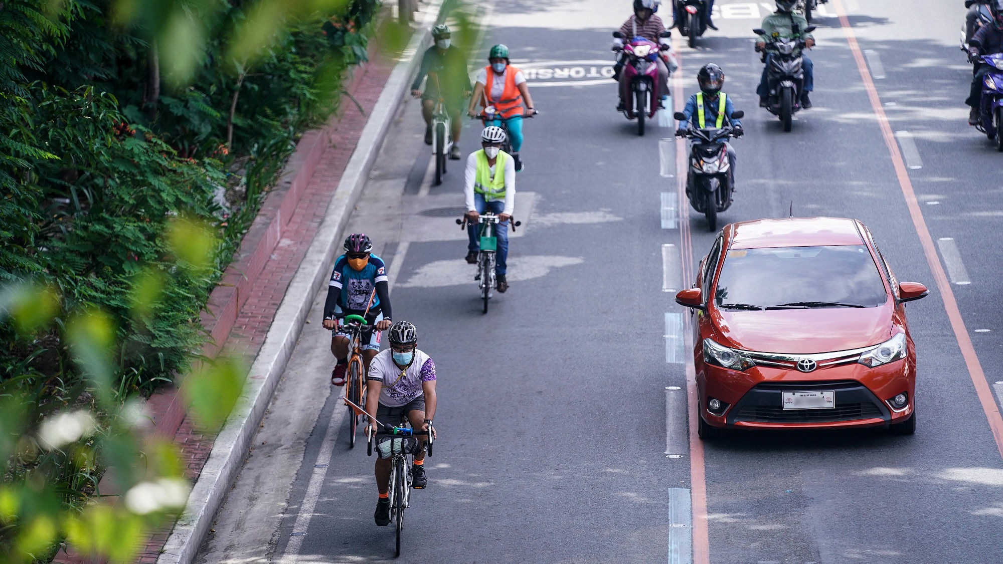 MMDA conducts clearing ops of vehicles parked on bike lanes