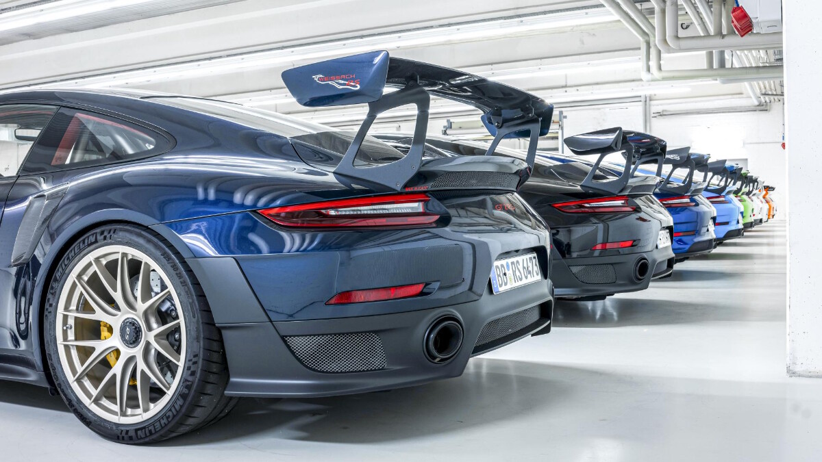 Gallery Chris Harris In A Room Full Of Porsche 911 GT Models