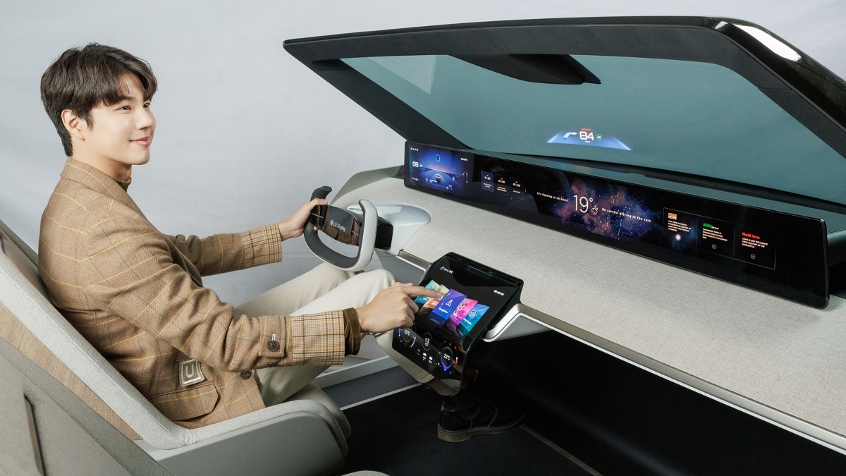 LG to show off curved infotainment display at CES 2023
