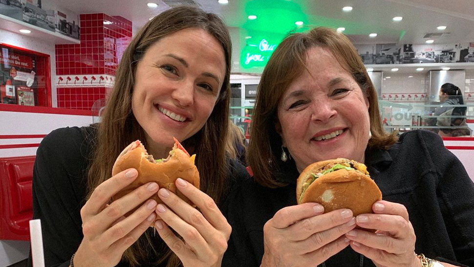 See Jennifer Garner And Ina Garten Eat Animal Style Burgers