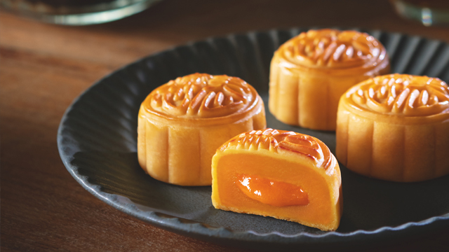 These Hong Kong Mooncakes Are So Good There's A Black Market For It