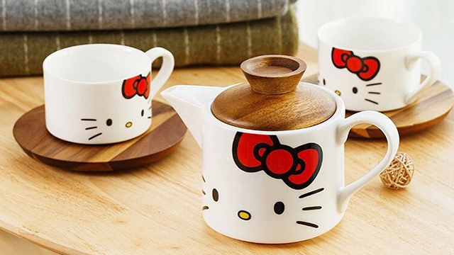 hello kitty tin tea set