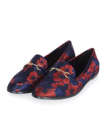 10 Flats You Can Wear with Anything in Your Wardrobe