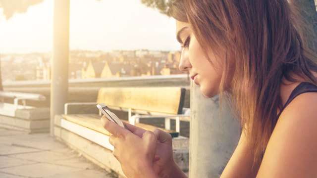 6 Things About Your Relationship That You Shouldn't Post Online