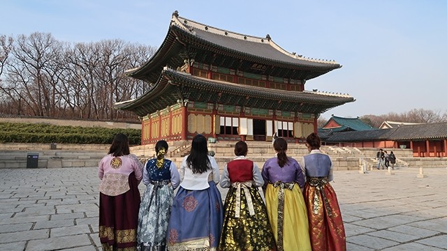 We Went Around Some Parts of Seoul Wearing Hanboks