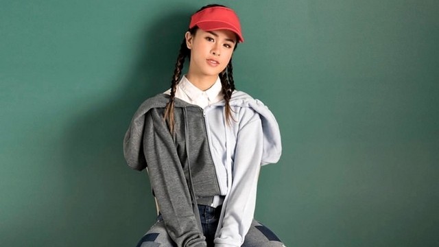 How to Wear Denim Like Kisses Delavin