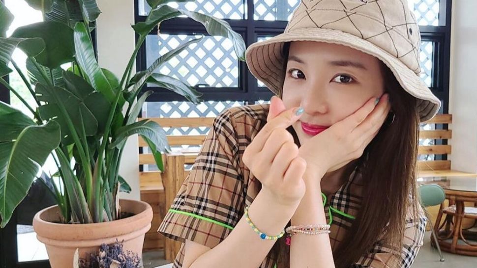 Sandara Park's New Hairstyle With Bangs Is Perfect For Long Faces, Here's Why