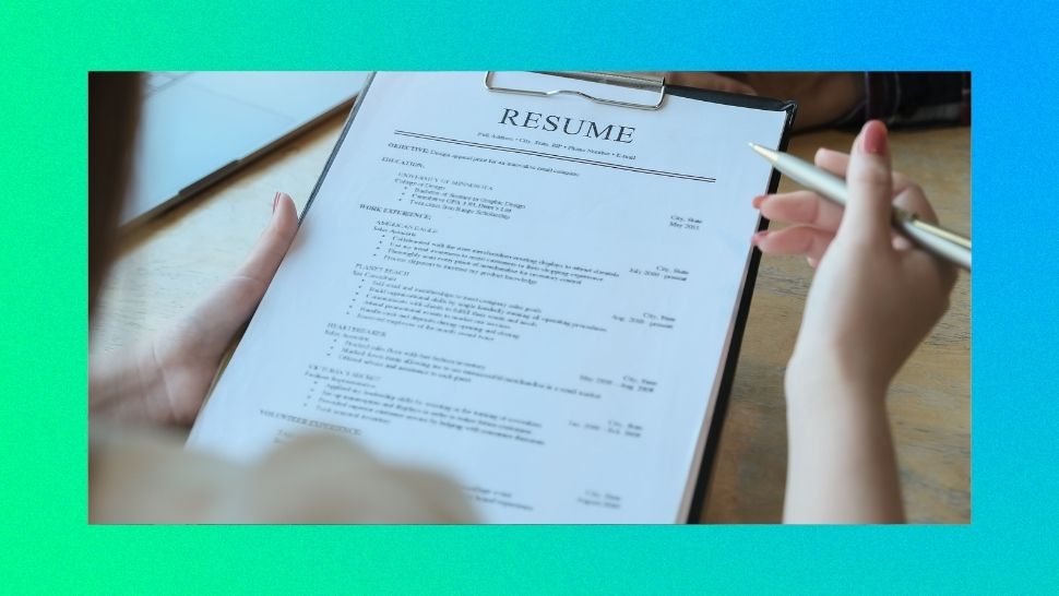 Does Putting Certifications on Your Resume Matter? Here's What an HR Officer Has to Say