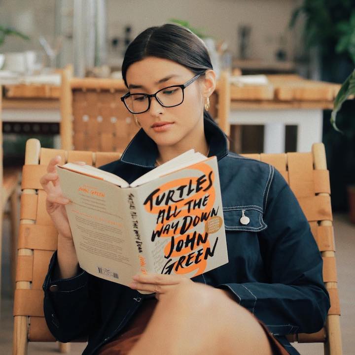 Liza Soberano reading Turtles All the Way Down by John Green