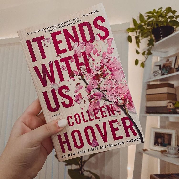 Review: It Ends With Us by Colleen Hoover – Julia's Bookshelves