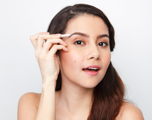 13 Things Every Girl with No Kilay Goes Through