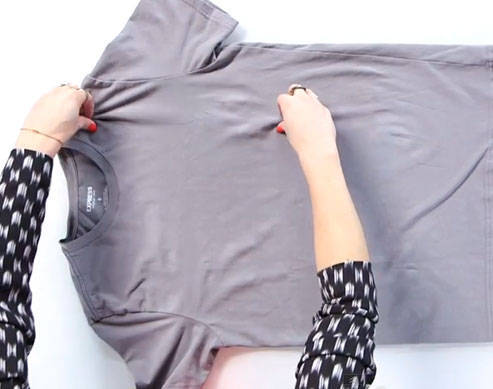 Fashion How-To: Properly Fold A T-Shirt