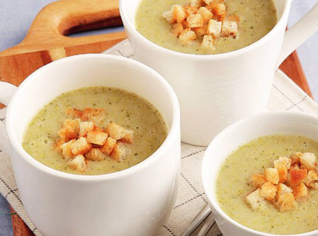 Creamy Broccoli and Bean Soup