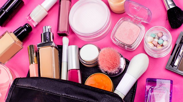 What To Pack In Your Long Weekend Makeup Bag