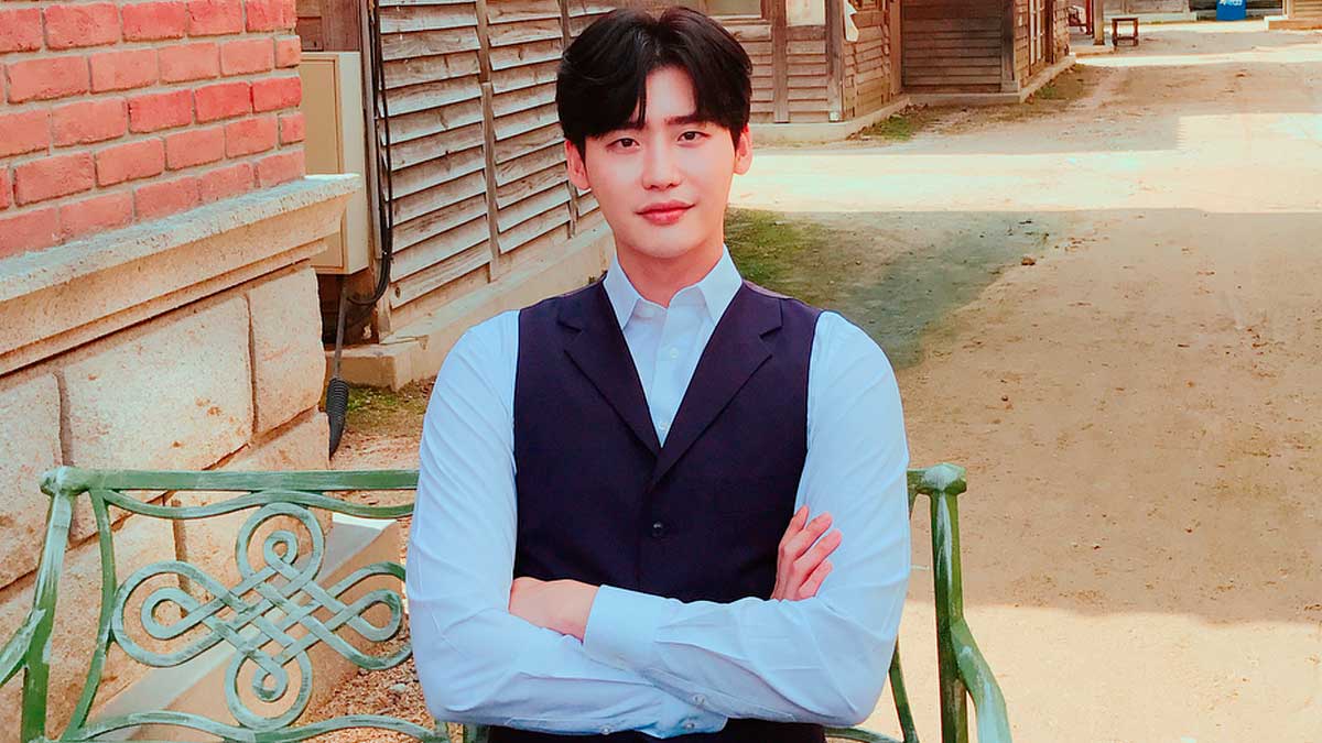 Lee Jong Suk To Enlist In The Military On March 8, 2019