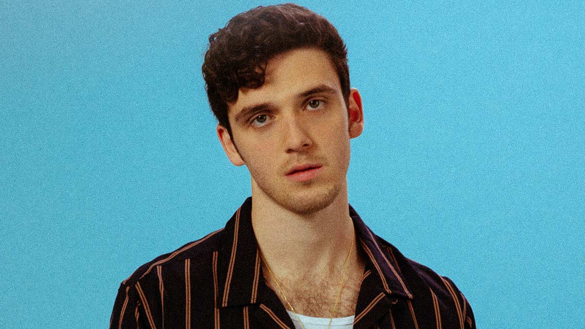 1. Lauv's iconic blue hair in the music video for "I Like Me Better" - wide 2