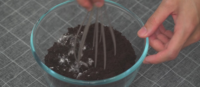 No-Oven, 3-Ingredient Chocolate Cake Recipe