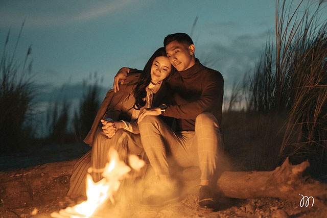 A photo of Rihan Mangudadatu and Jay Abdurajak's campfire by the lake, inspired by Korean drama 'Crash Landing On You'.