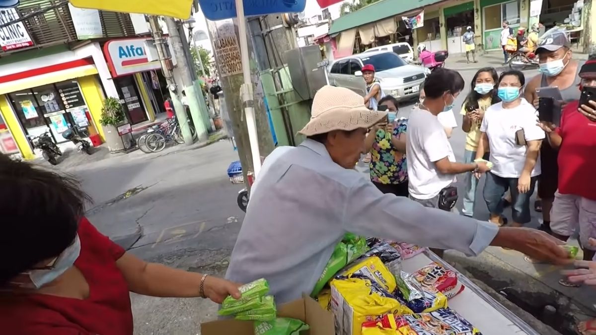 WATCH: Ryan Bang Helps 76-Year-Old South Korean Street Vendor Fly Back Home