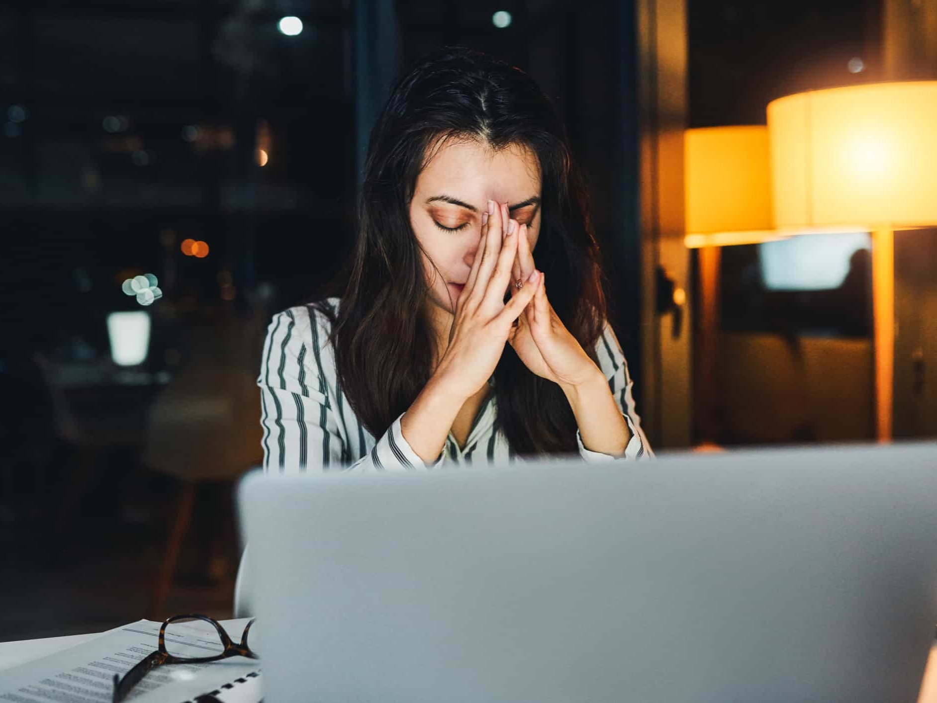 female employee, experiencing burnout