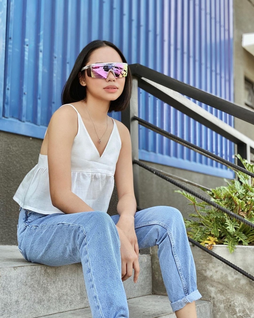 Best Ways To Style Denim Jeans, As Seen On Bella Racelis