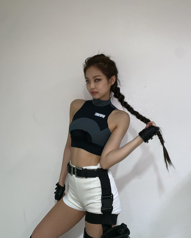 Best Hairstyles of BLACKPINK's Jennie Kim: Long braided hairstyle