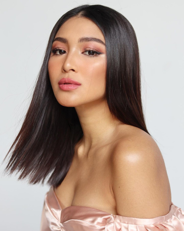 How to smile for photos: Nadine Lustre's pout