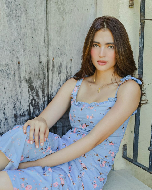 Sofia Andres: Blue Dress With Pink Floral Prints. 