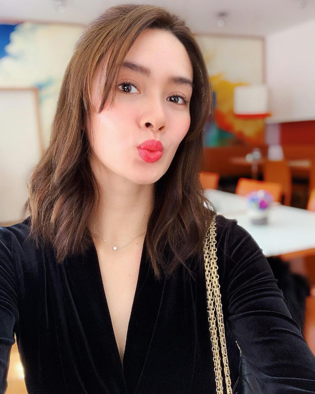 Erich Gonzales pouting her lips.